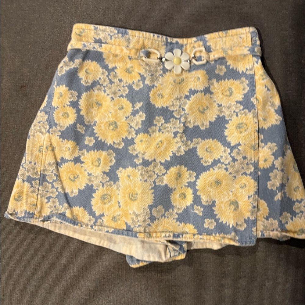 Amy byer skort. Skirt and shorts in one